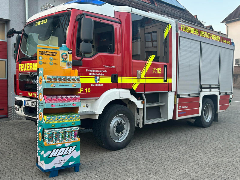 <p>Squad Member Jennifer gewann bei einem Charity Gewinnspiel ein Cocktail Display für ihre Feuerwehr Mannschaft</p>