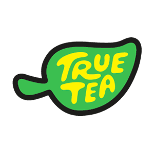 Grünes Blatt-Logo mit gelbem Text "True Tea" auf schwarzem Hintergrund.